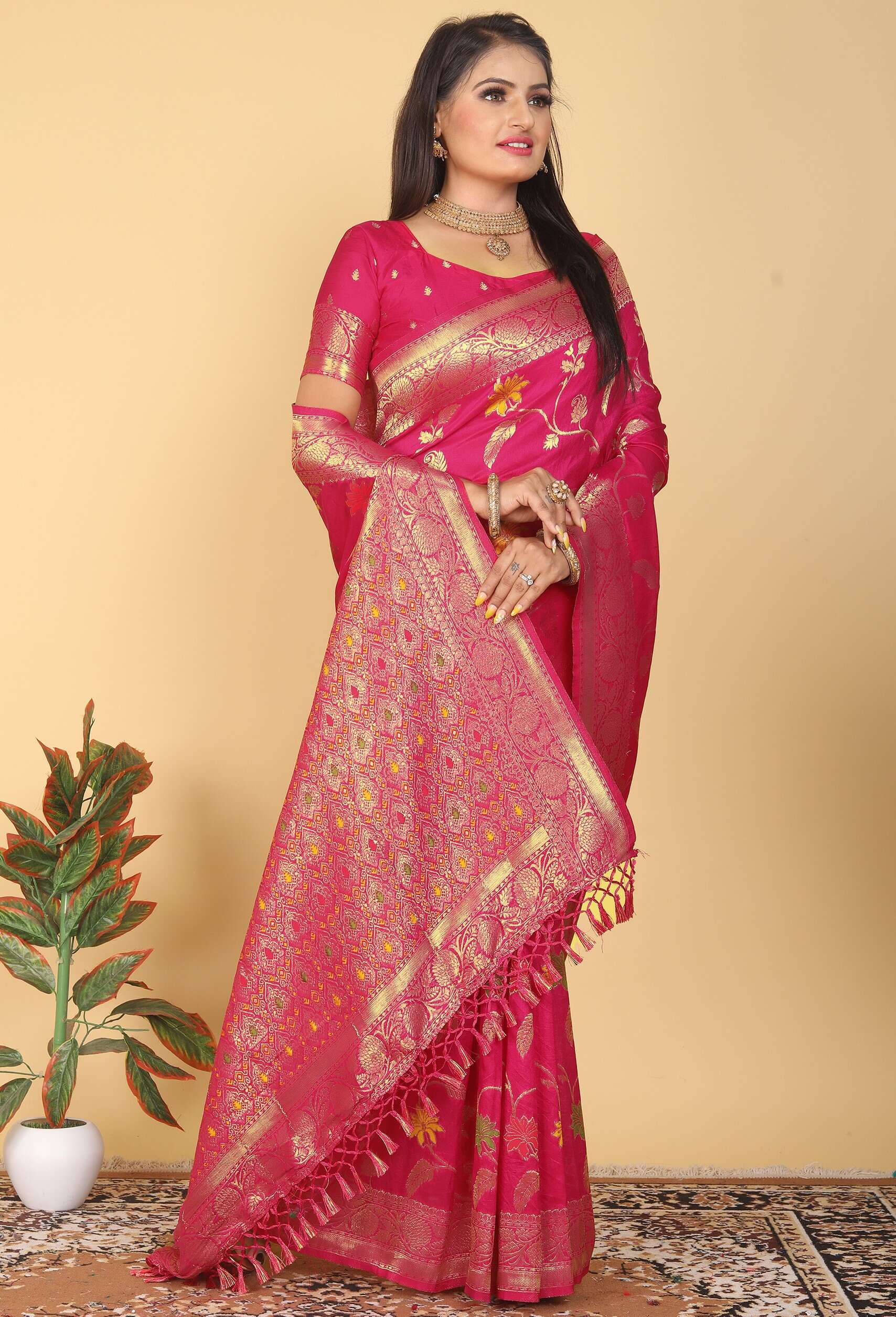 Beautiful Rani Dola Silk Saree with Luxe Zari and Thread Work