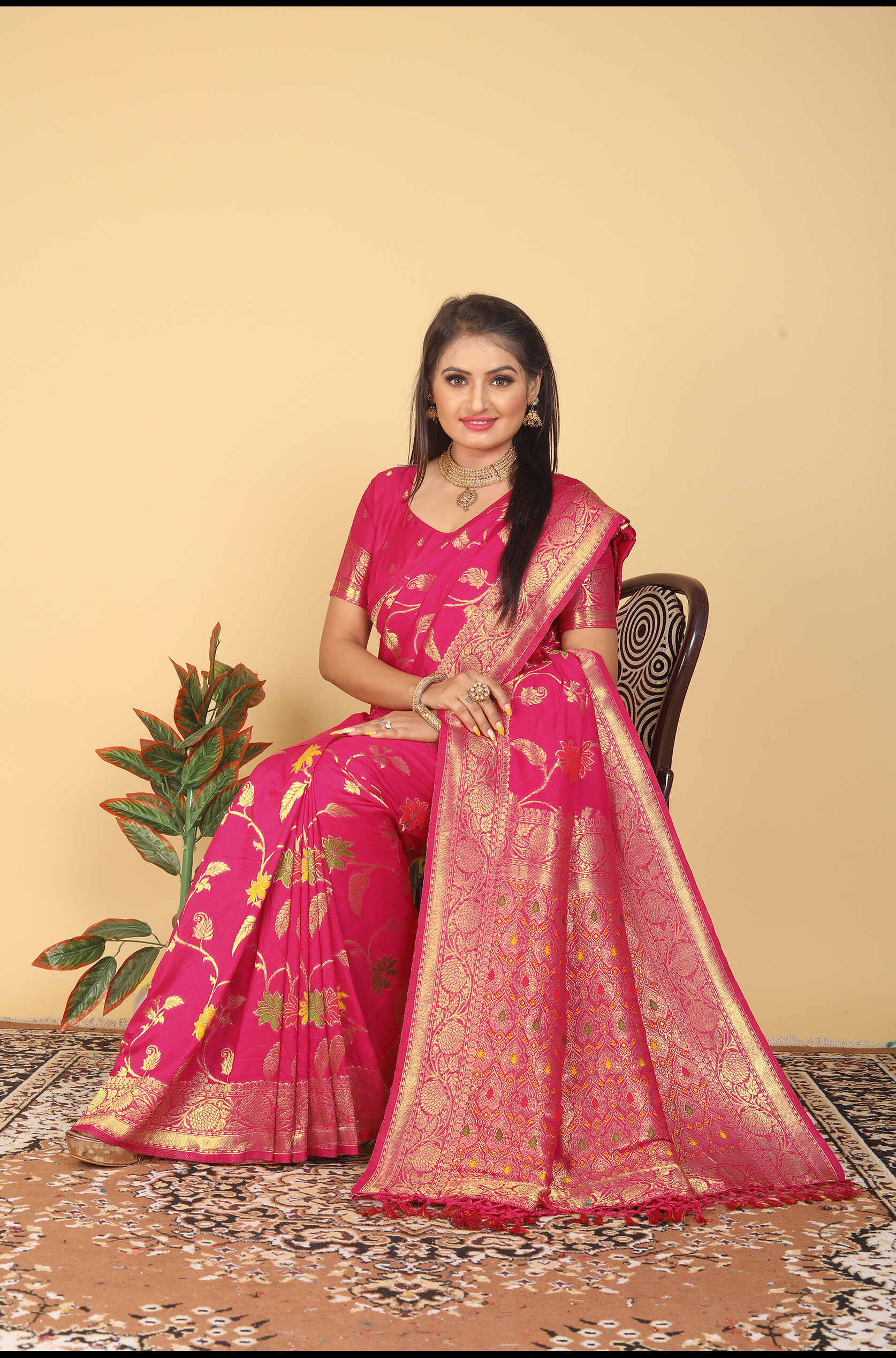 Beautiful Rani Dola Silk Saree with Luxe Zari and Thread Work